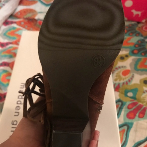 Wmns Booties - Picture 3 of 5